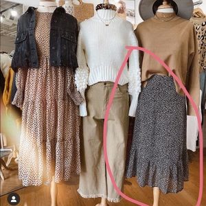 Vestique Midi Cheetah Skirt